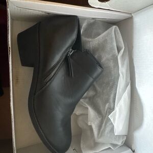 Black Leather Ankle Boots with Chunky Heel and Side Zipper